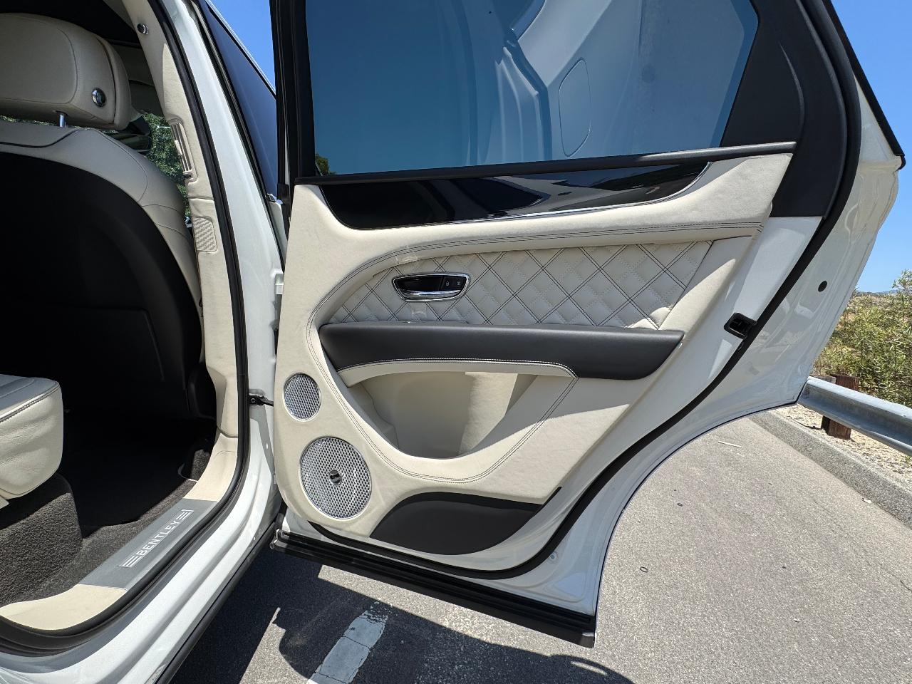 2021 Bentley BENTAYGA V8 — миниатюра 11