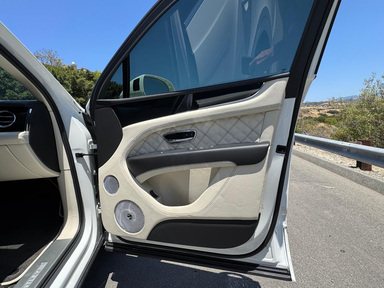 2021 Bentley BENTAYGA V8 — миниатюра 13