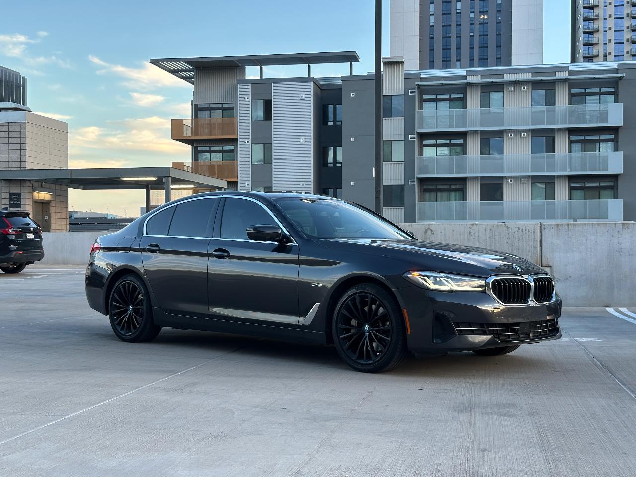 2022 BMW 530E BASE — фото 2