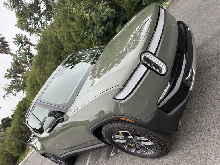 صورة 10 لـ 2022 Rivian R1T LAUNCH EDITION