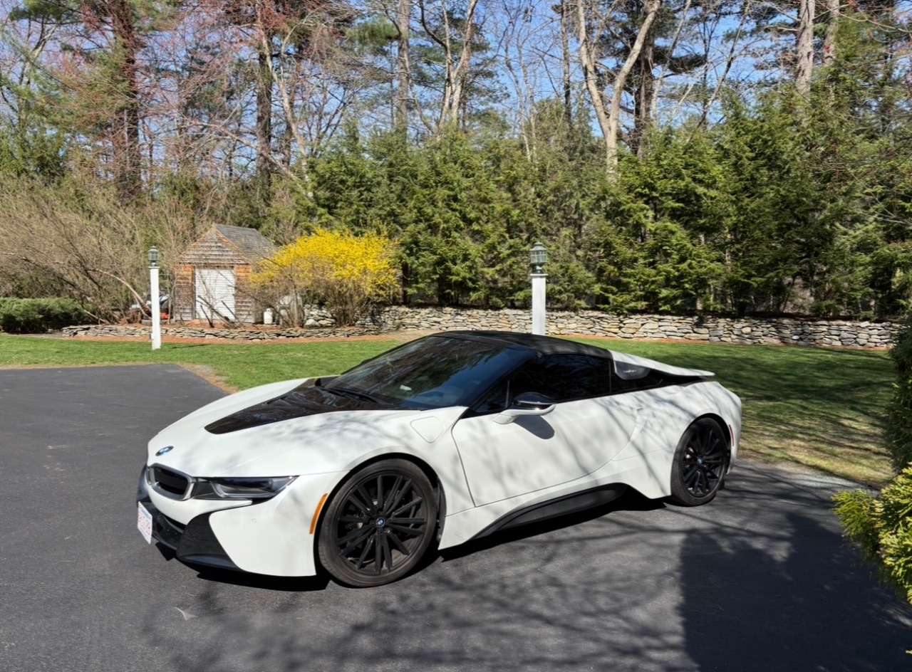 صورة 9 لـ 2020 BMW I8 BASE