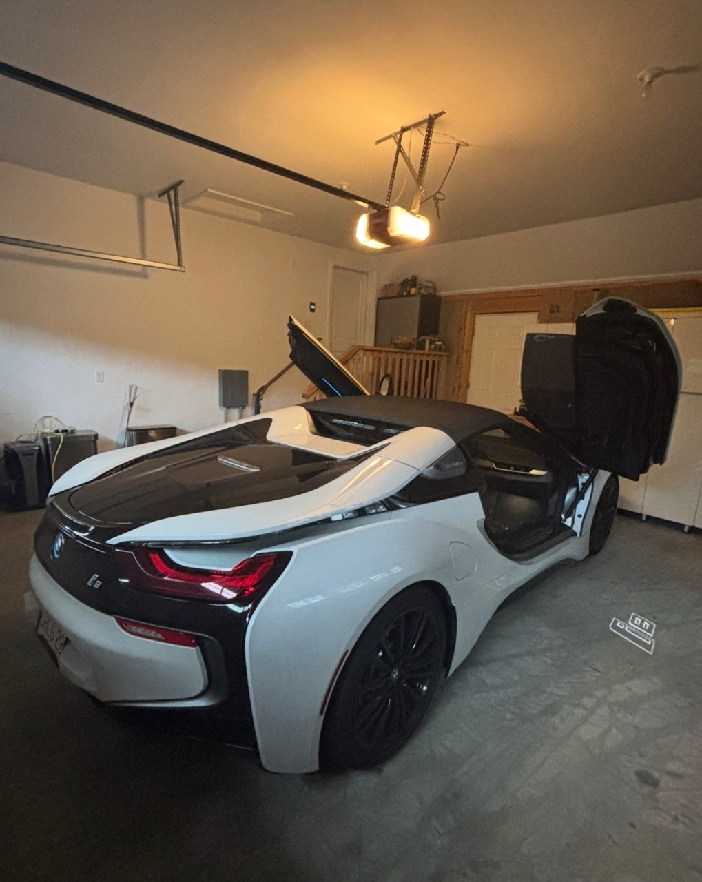 صورة 7 لـ 2020 BMW I8 BASE
