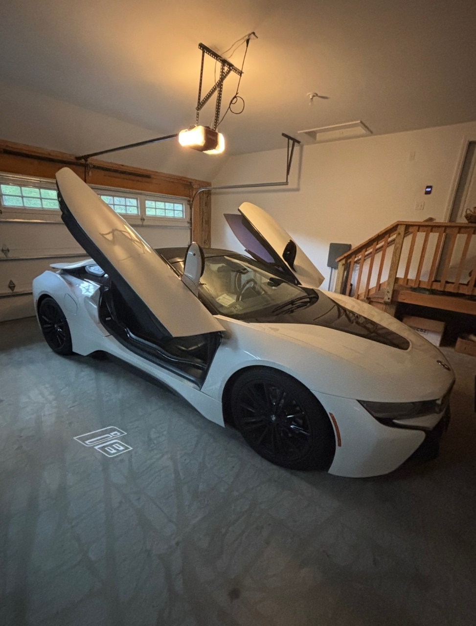 صورة 4 لـ 2020 BMW I8 BASE