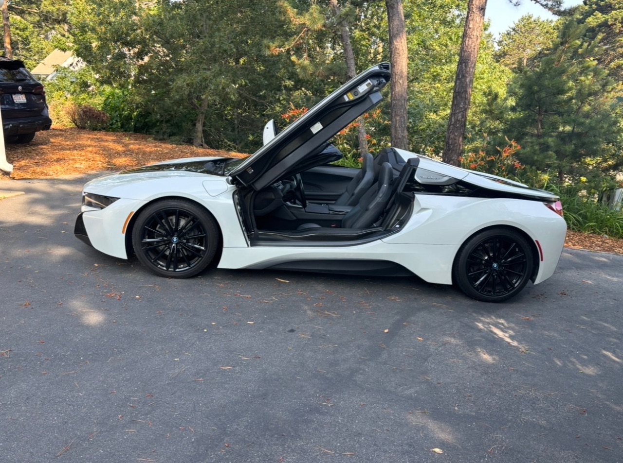 صورة 8 لـ 2020 BMW I8 BASE