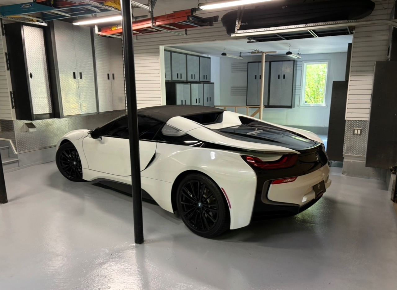 صورة 2 لـ 2020 BMW I8 BASE