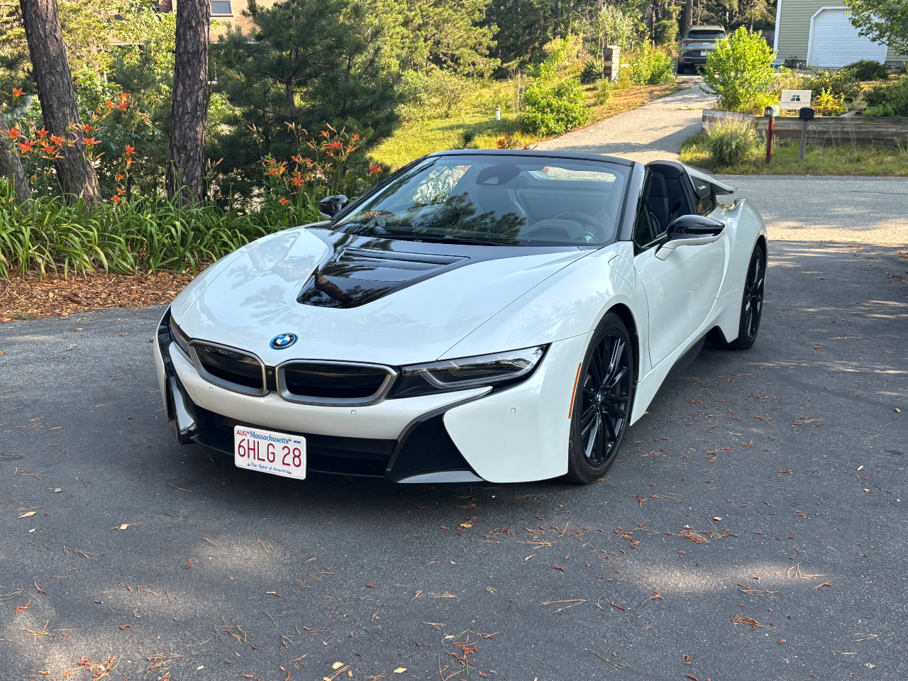 صورة 10 لـ 2020 BMW I8 BASE