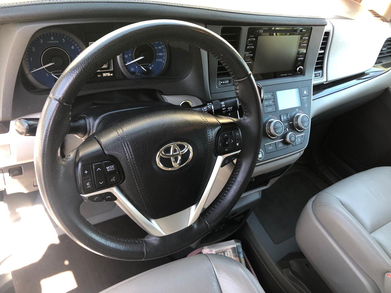 2020 Toyota SIENNA XLE 照片 9