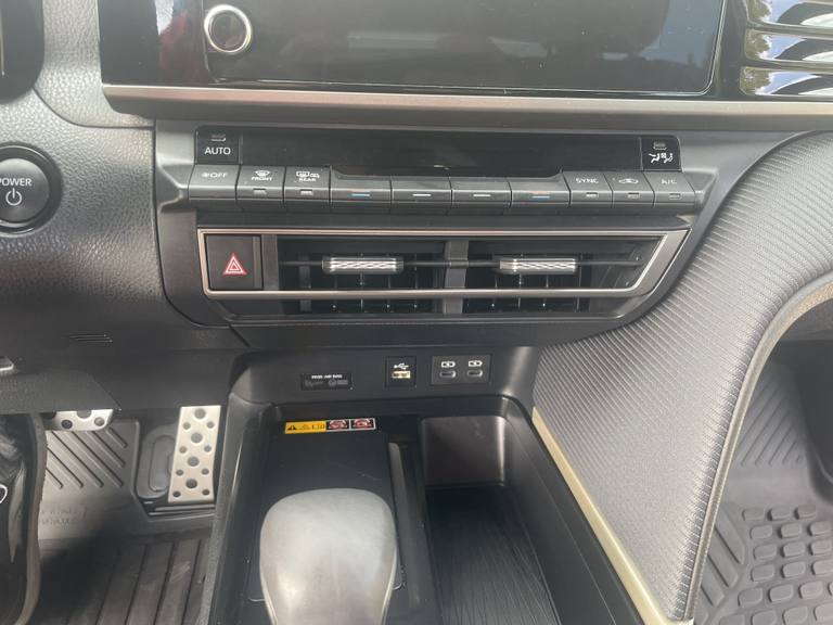 2025 Toyota CAMRY SE 照片 9