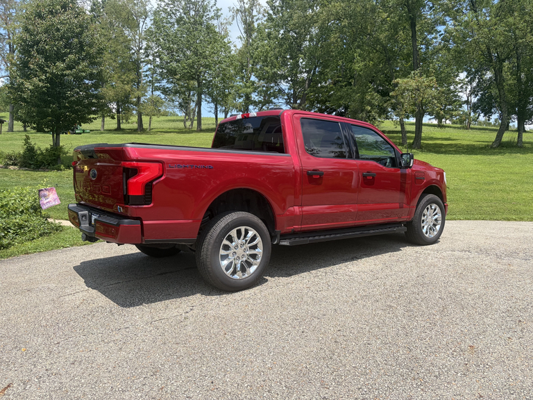 صورة 2 لـ 2022 FORD F-150 LIGHTNING XLT