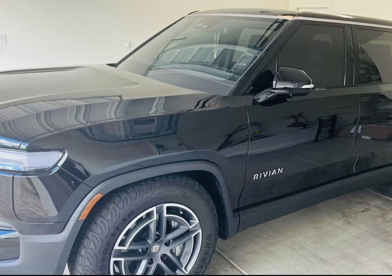 2025 Rivian R1S ADVENTURE DUAL-MOTOR MAX PACK — фото 3