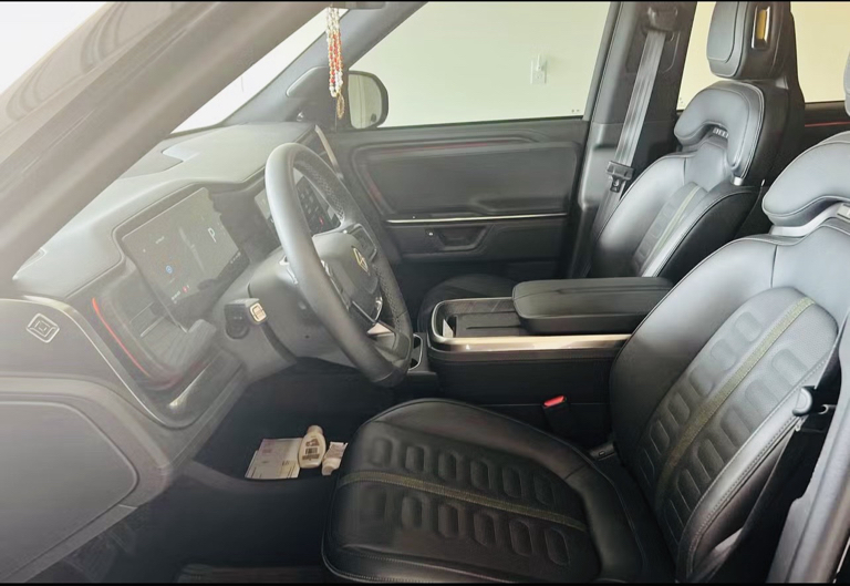 2025 Rivian R1S ADVENTURE DUAL-MOTOR MAX PACK — фото 6