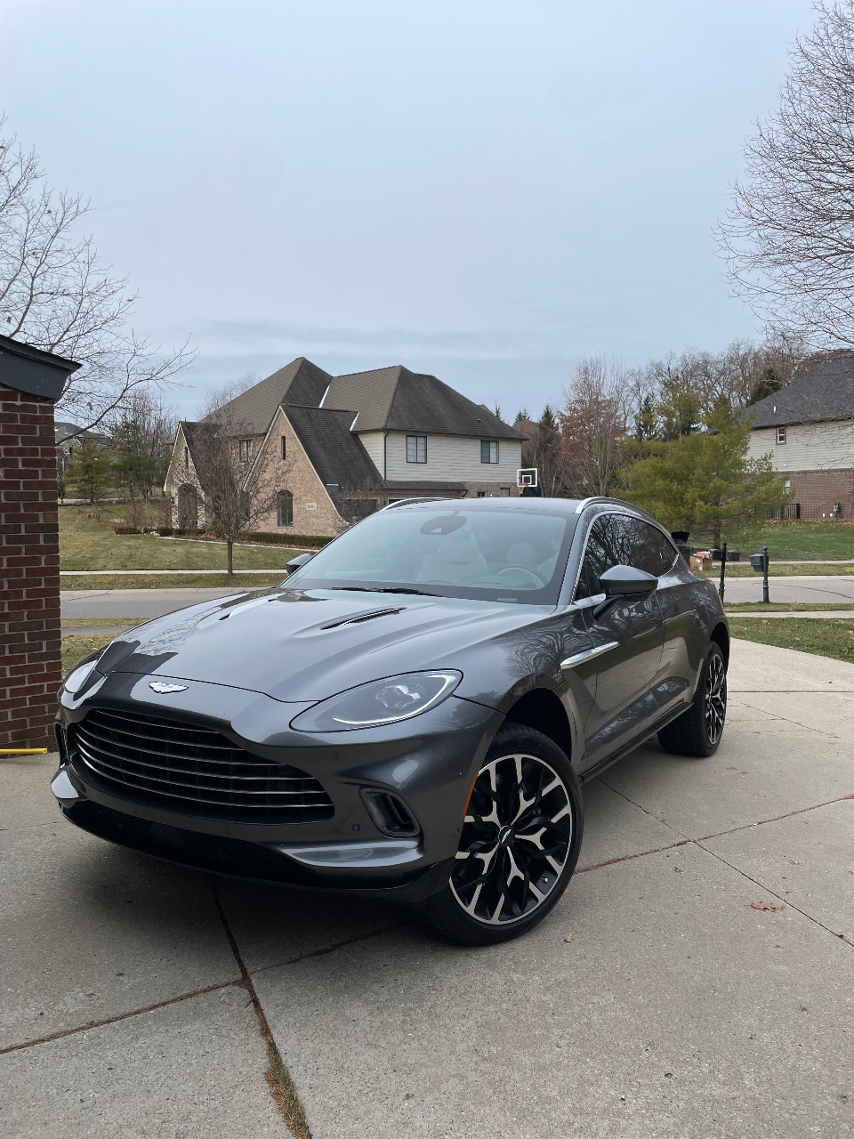 Aston Martin DBX main image