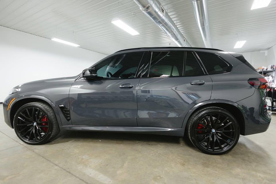 2024 BMW X5 M60I — фото 1