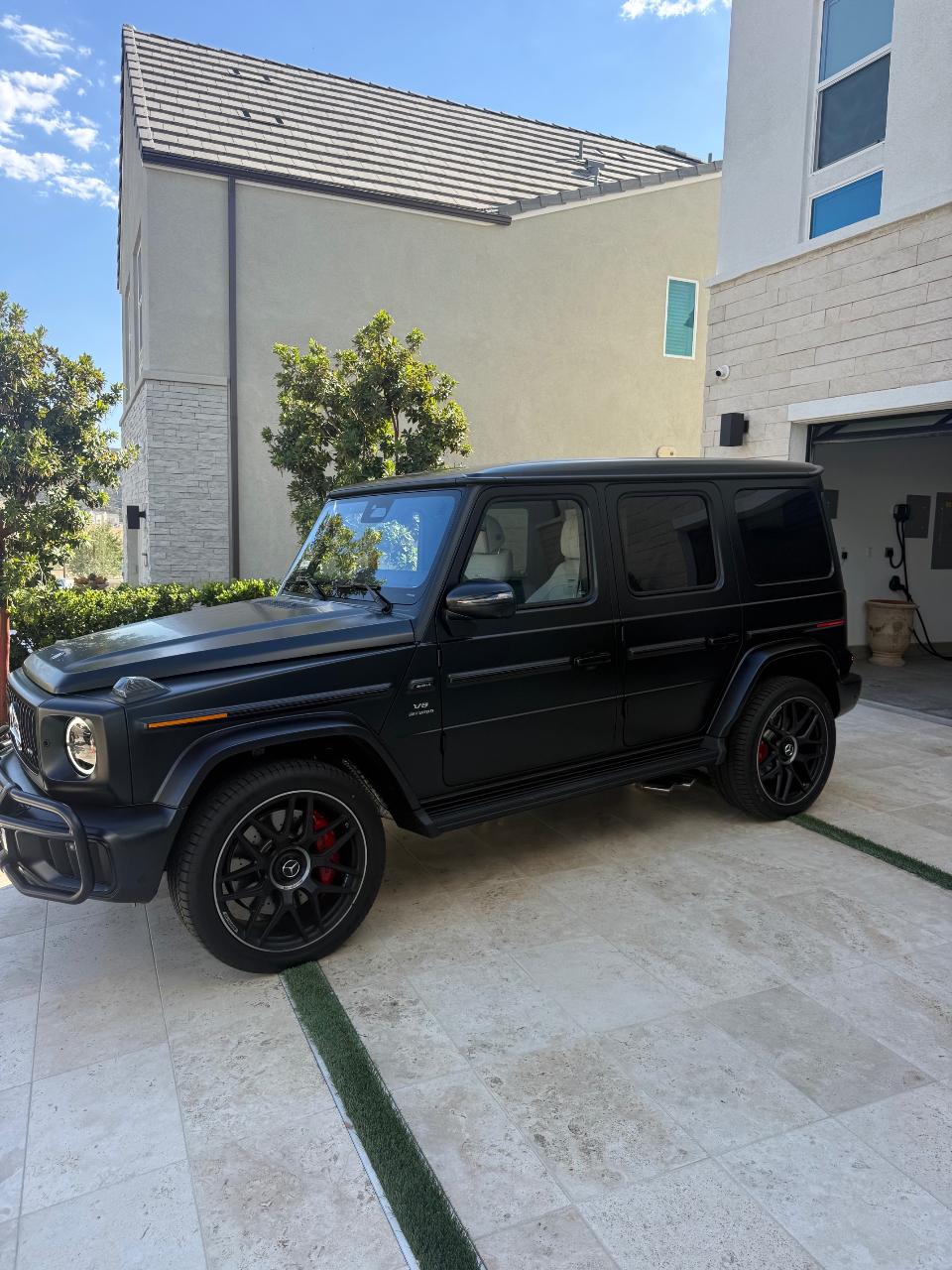 صورة 2 لـ 2027 Mercedes-BENZ AMG G 63 BASE