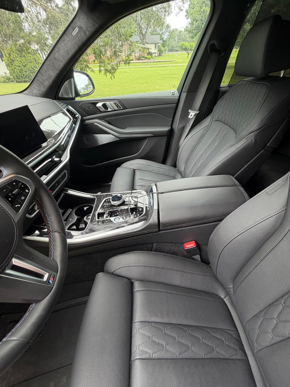 2024 BMW X5 M60I photo 6