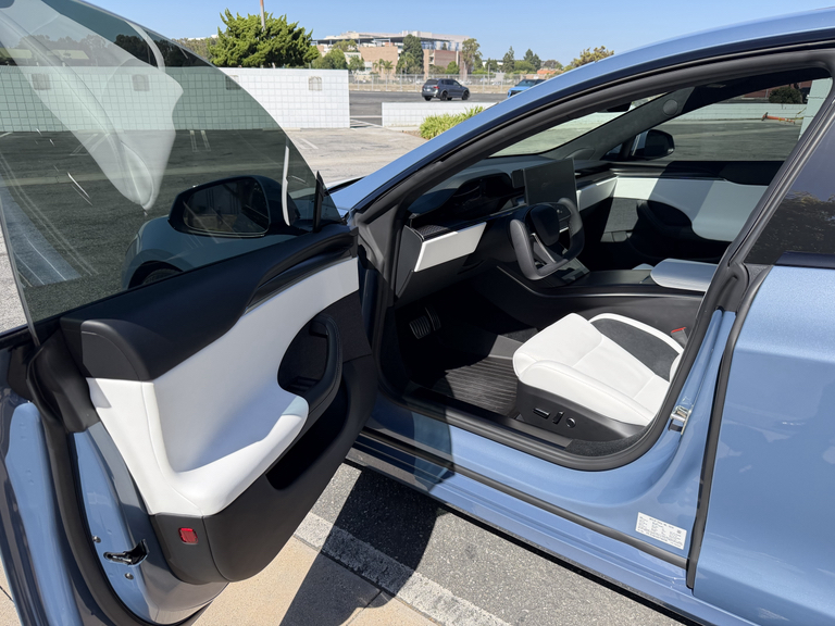 صورة 9 لـ 2026 Tesla MODEL S PLAID
