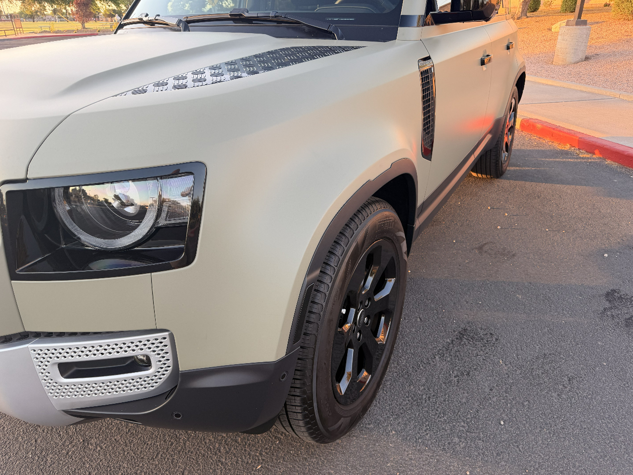 2025 LAND Rover DEFENDER 110 P300 S — фото 9