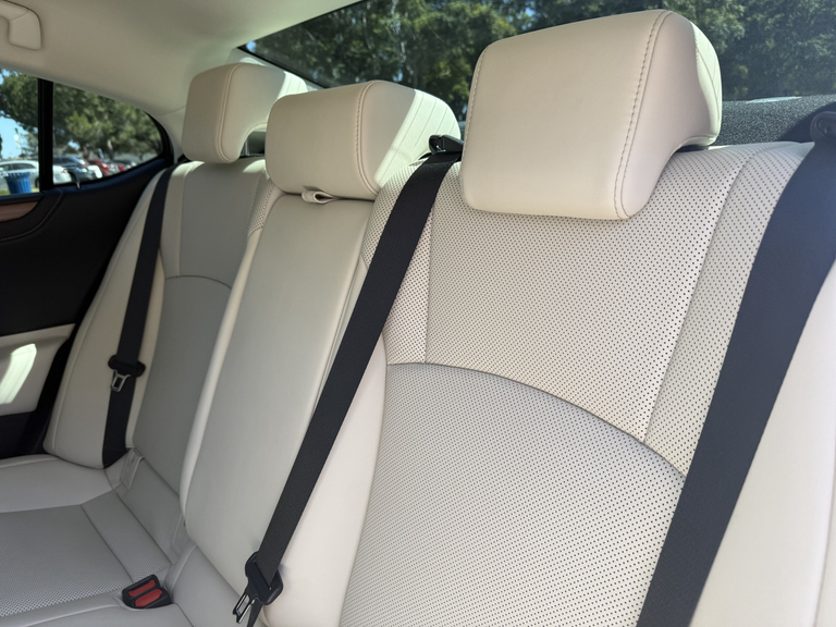 2025 Lexus ES 300H BASE — фото 6