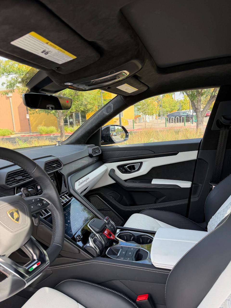 صورة 6 لـ 2022 Lamborghini URUS BASE
