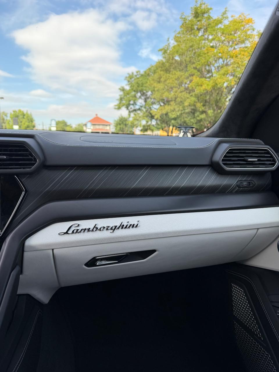 صورة 9 لـ 2022 Lamborghini URUS BASE
