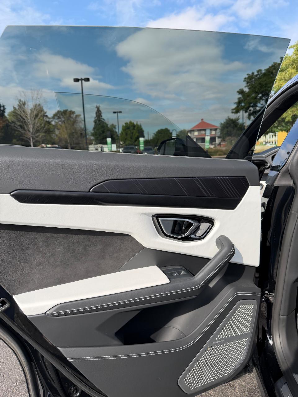 صورة 8 لـ 2022 Lamborghini URUS BASE