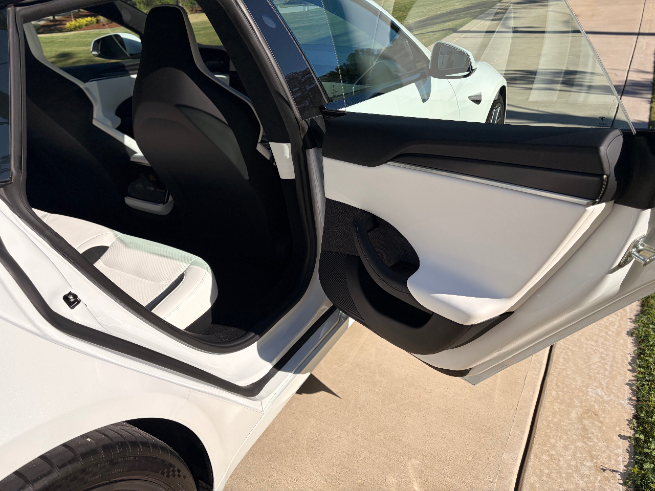 TESLA MODEL S PLAID - 8