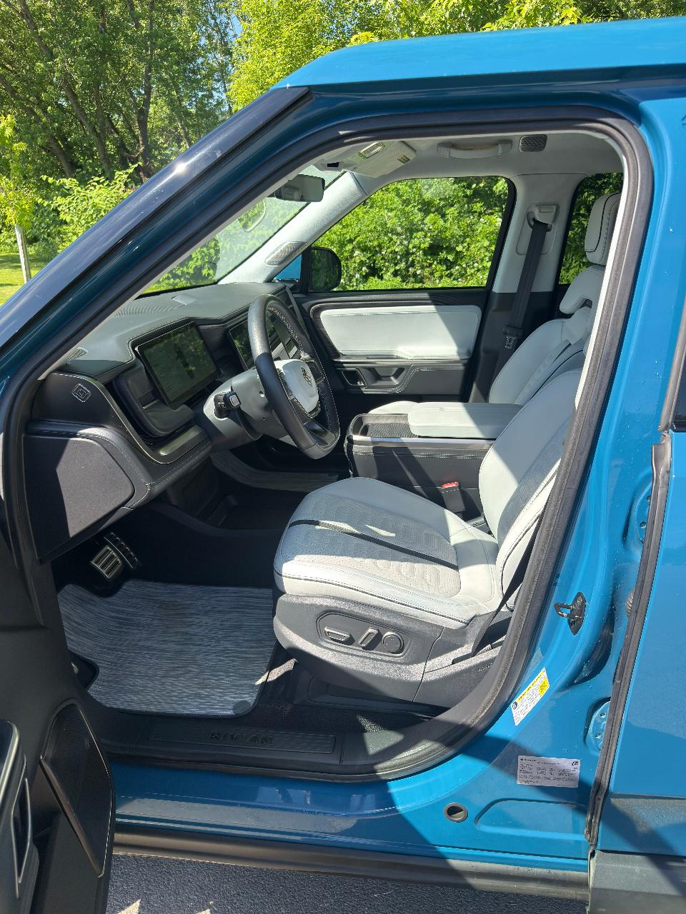 صورة مصغرة 11 لـ 2023 Rivian R1T ADVENTURE QUAD-MOTOR LARGE PACKAGE