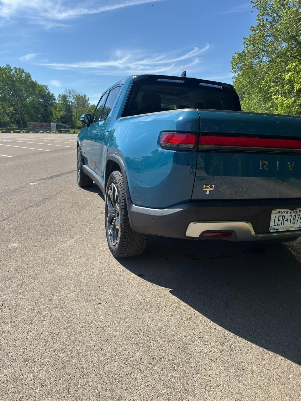 2023 Rivian R1T ADVENTURE QUAD-MOTOR LARGE PACKAGE 照片 9