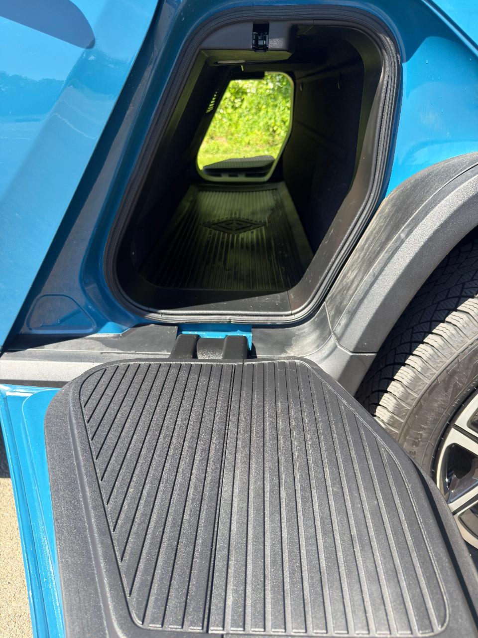 صورة مصغرة 18 لـ 2023 Rivian R1T ADVENTURE QUAD-MOTOR LARGE PACKAGE