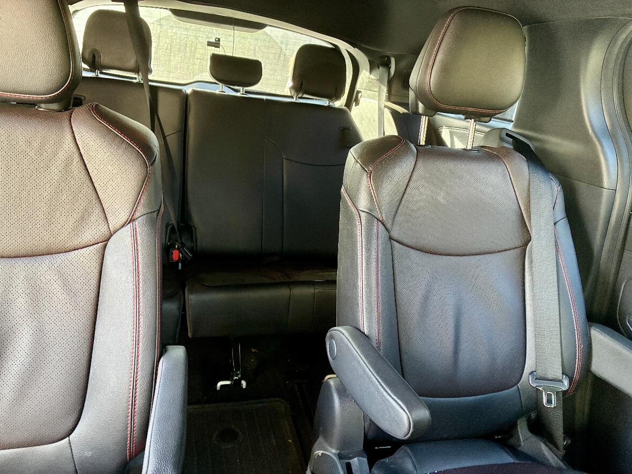 2025 Toyota SIENNA XSE — фото 10