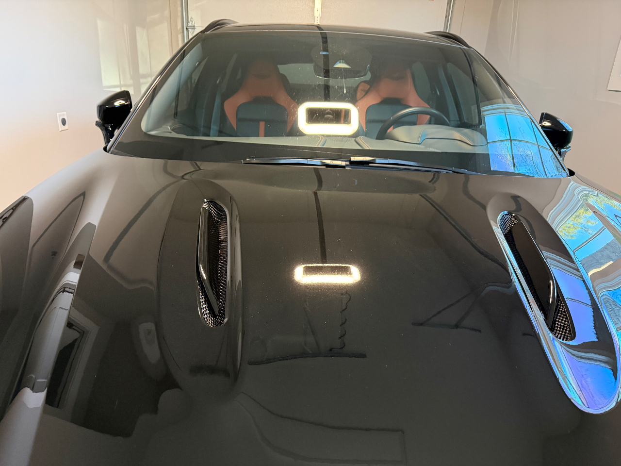 صورة 4 لـ 2023 Aston Martin DBX 707