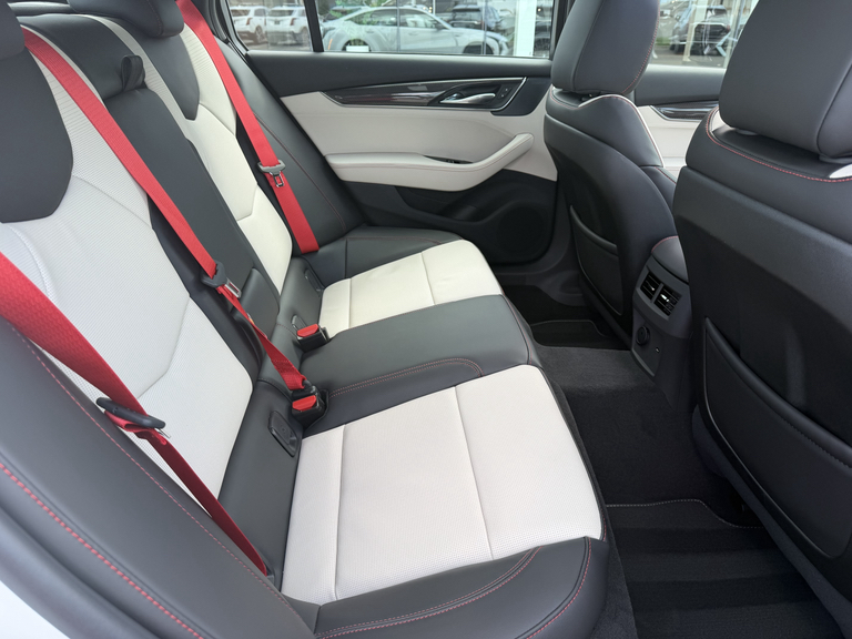 2026 Cadillac CT5-V BASE 照片 9