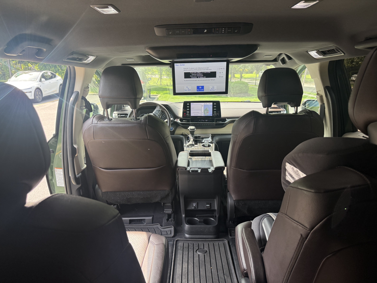2022 Toyota SIENNA PLATINUM — фото 3
