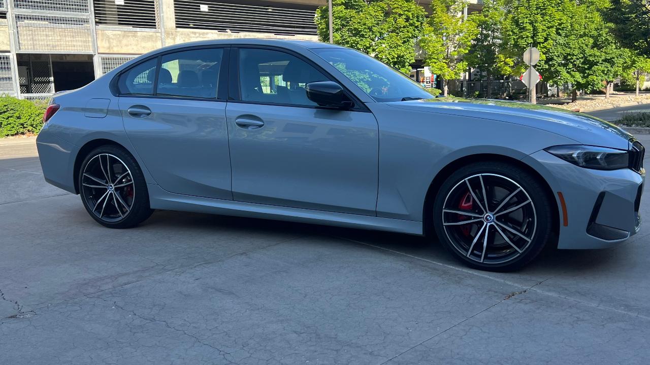 صورة 2 لـ 2023 BMW 330 I XDRIVE