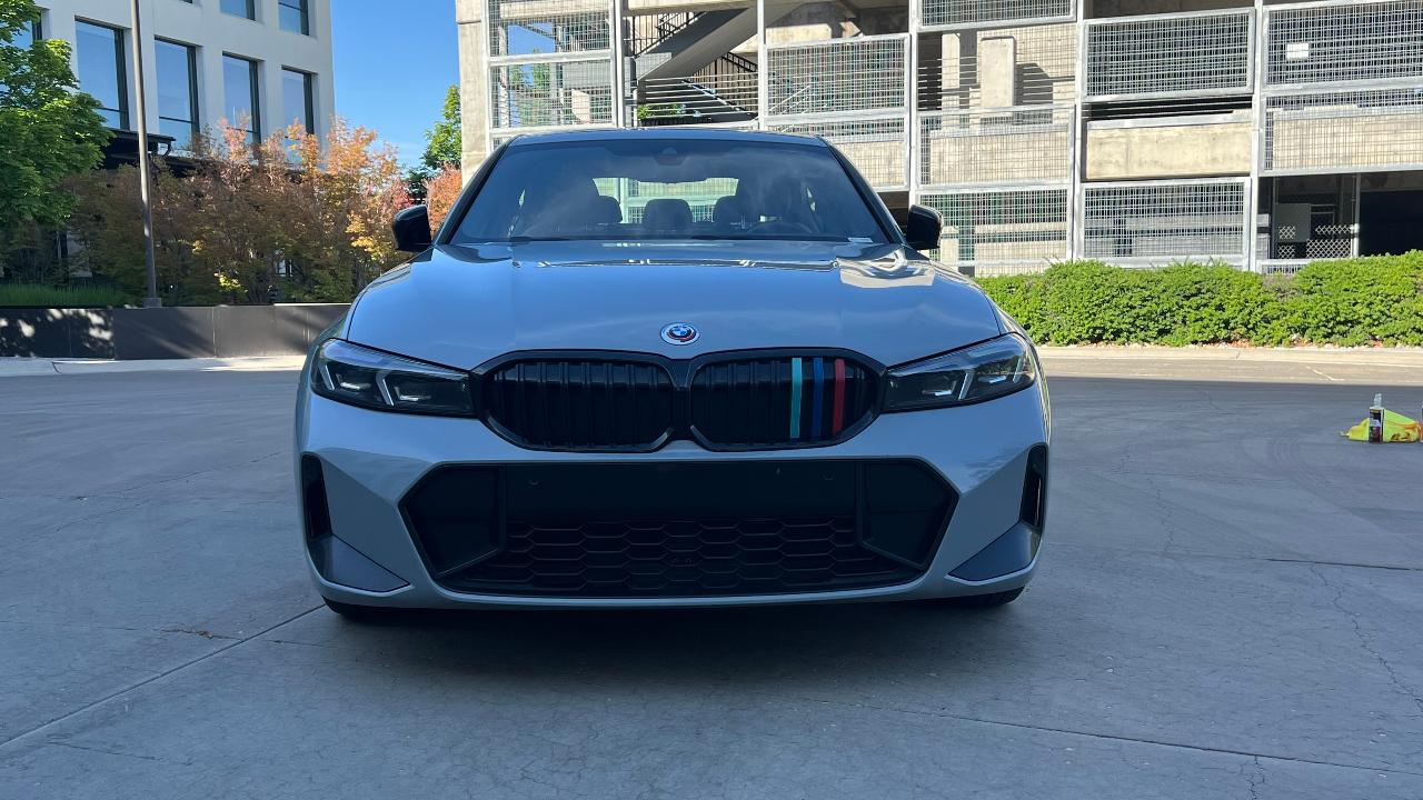 صورة 3 لـ 2023 BMW 330 I XDRIVE