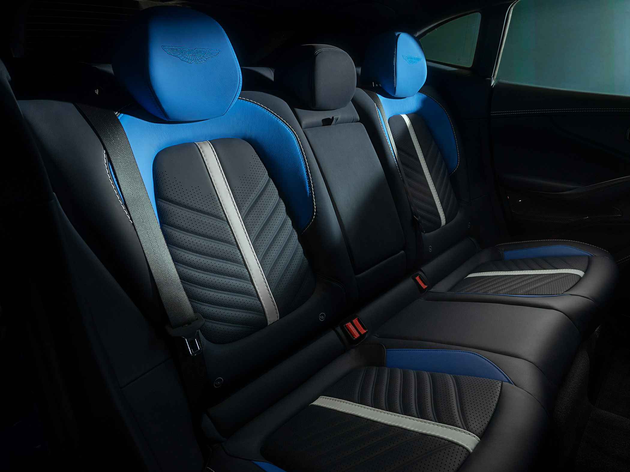 2024 Aston Martin DBX