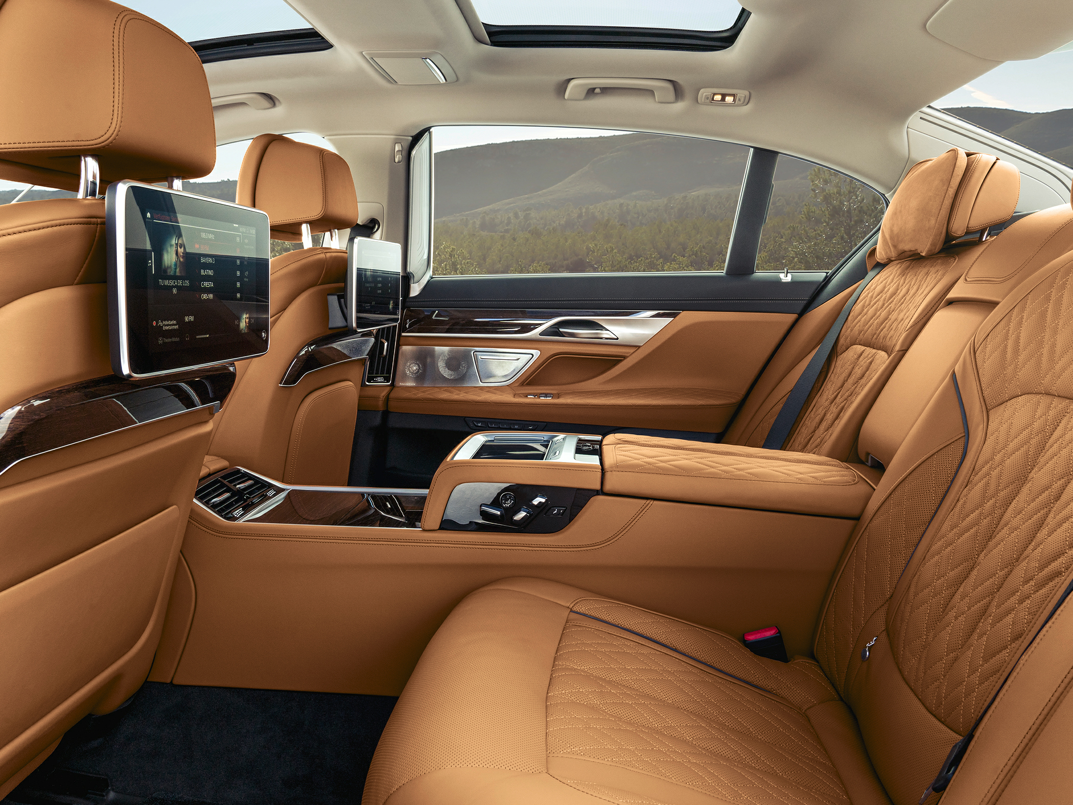 2020 BMW 740