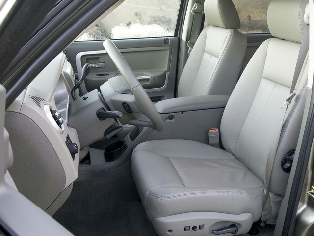 2006 Mitsubishi Raider