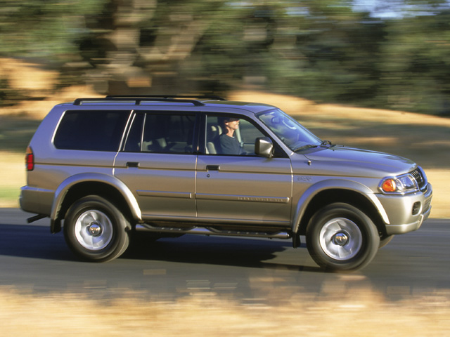 2002 Mitsubishi Montero Sport ES