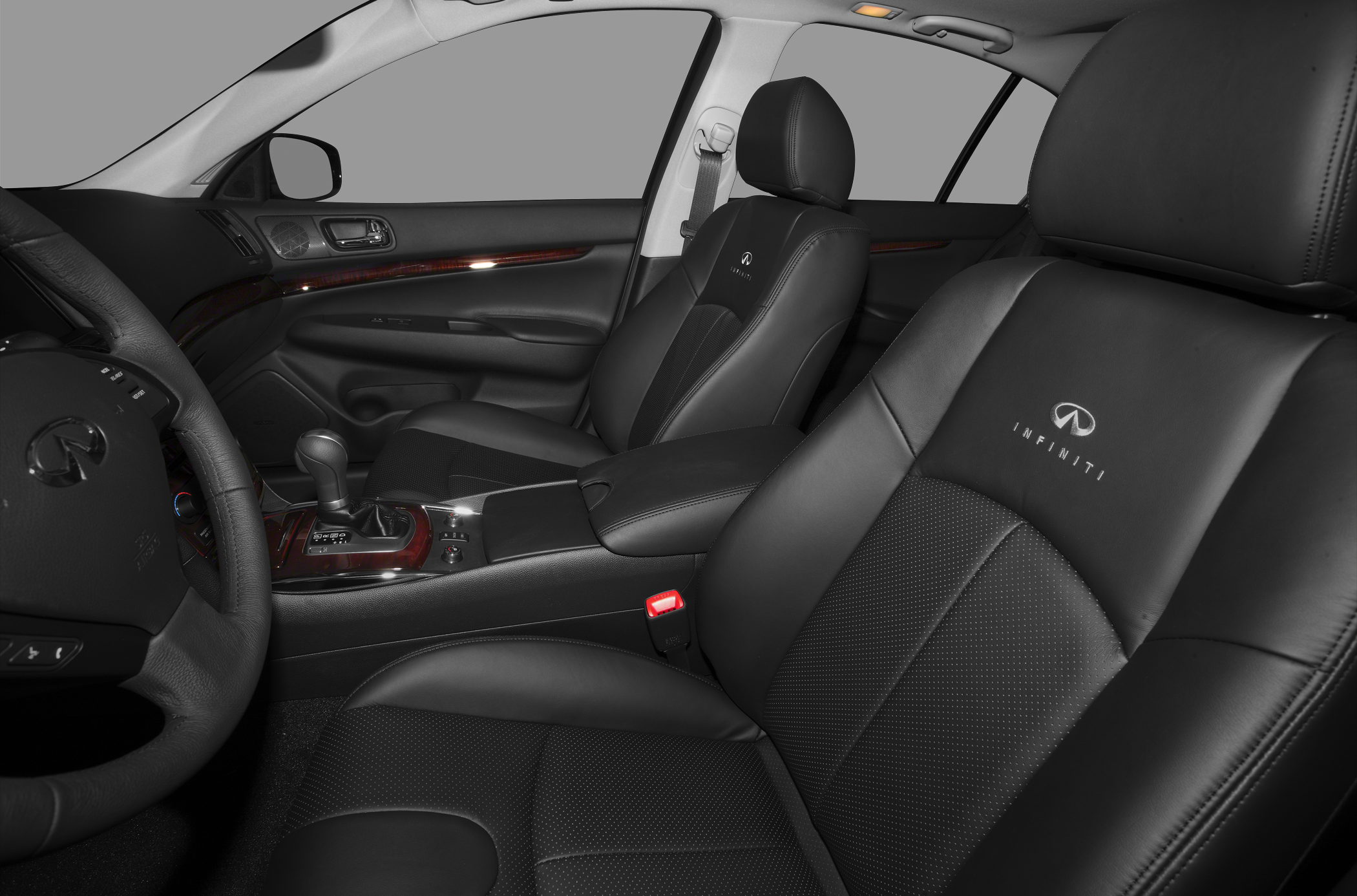 2011 INFINITI G25