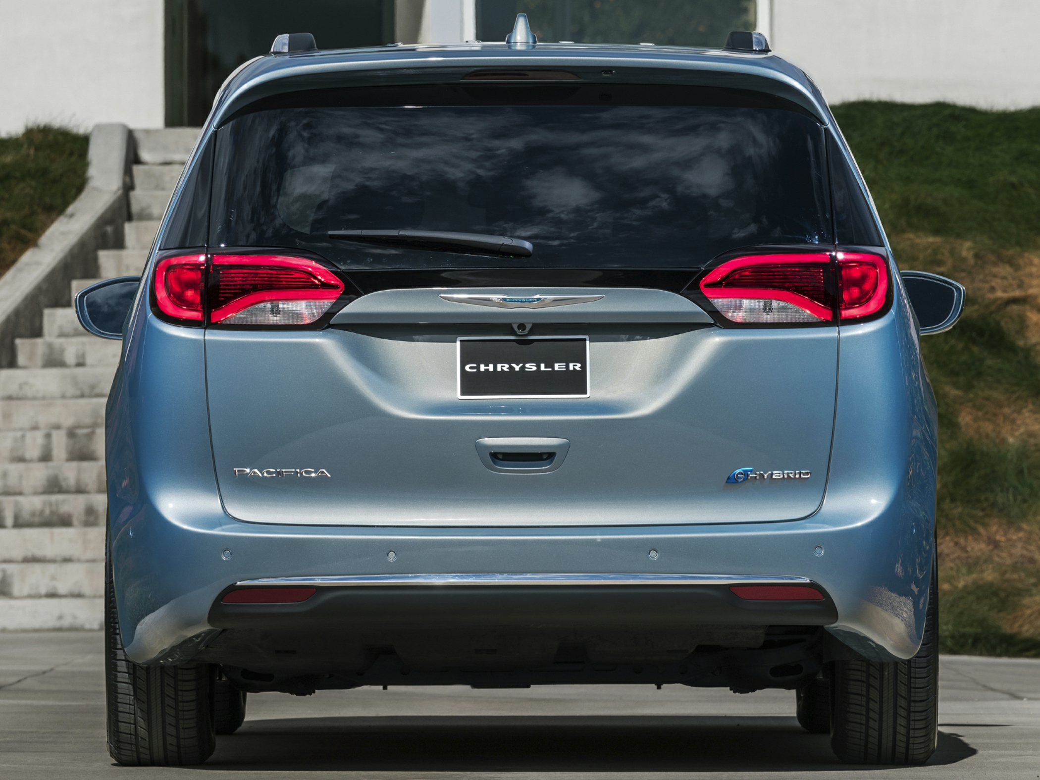 Plug in store hybrid minivan 2019