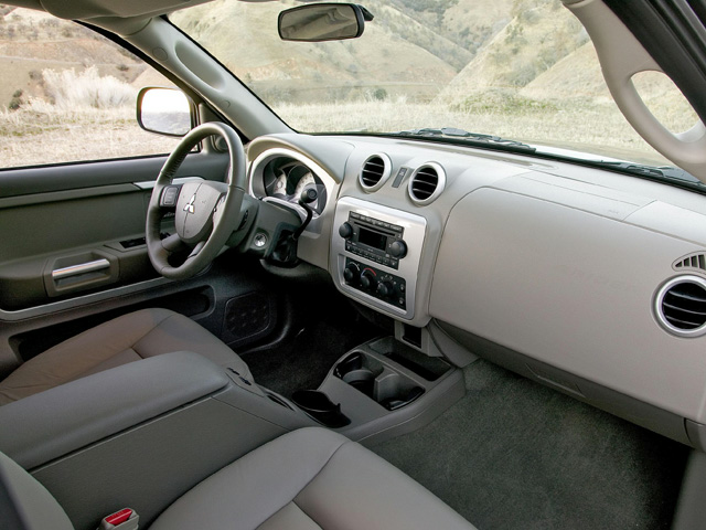 2006 Mitsubishi Raider