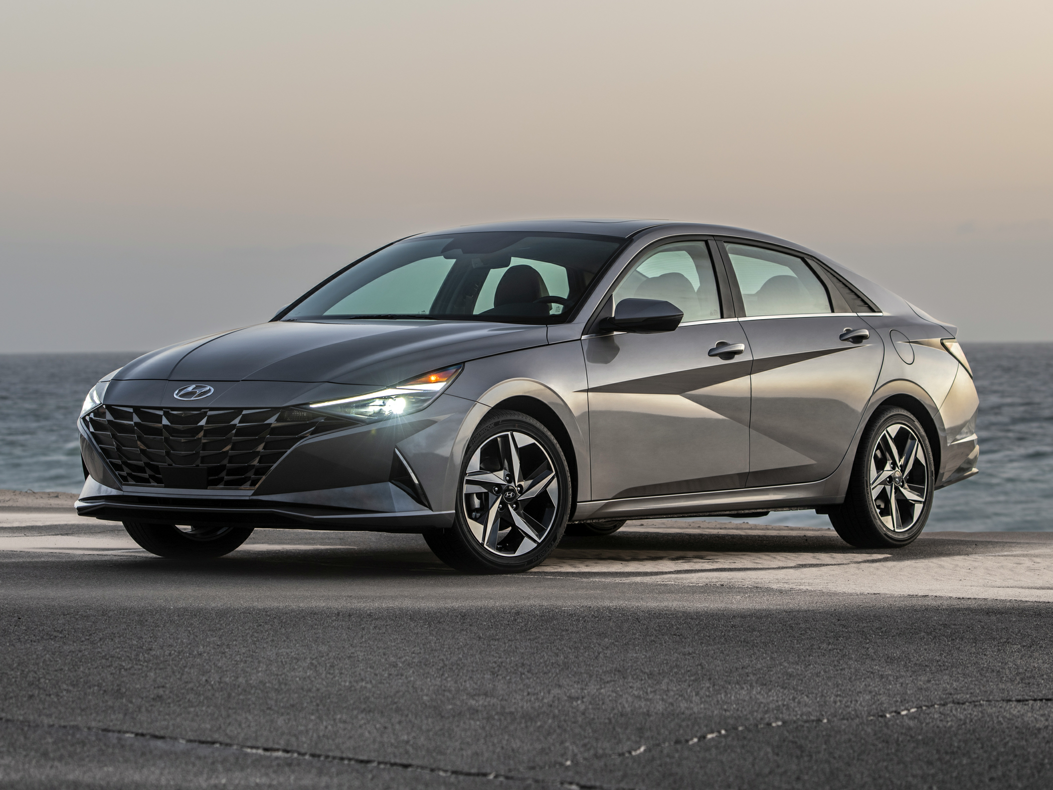 2021 elantra deals hybrid review