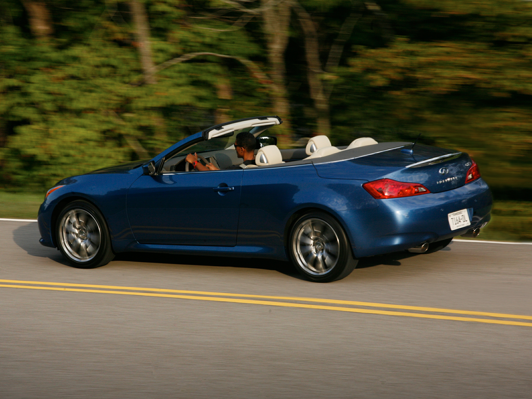 2013 INFINITI G37
