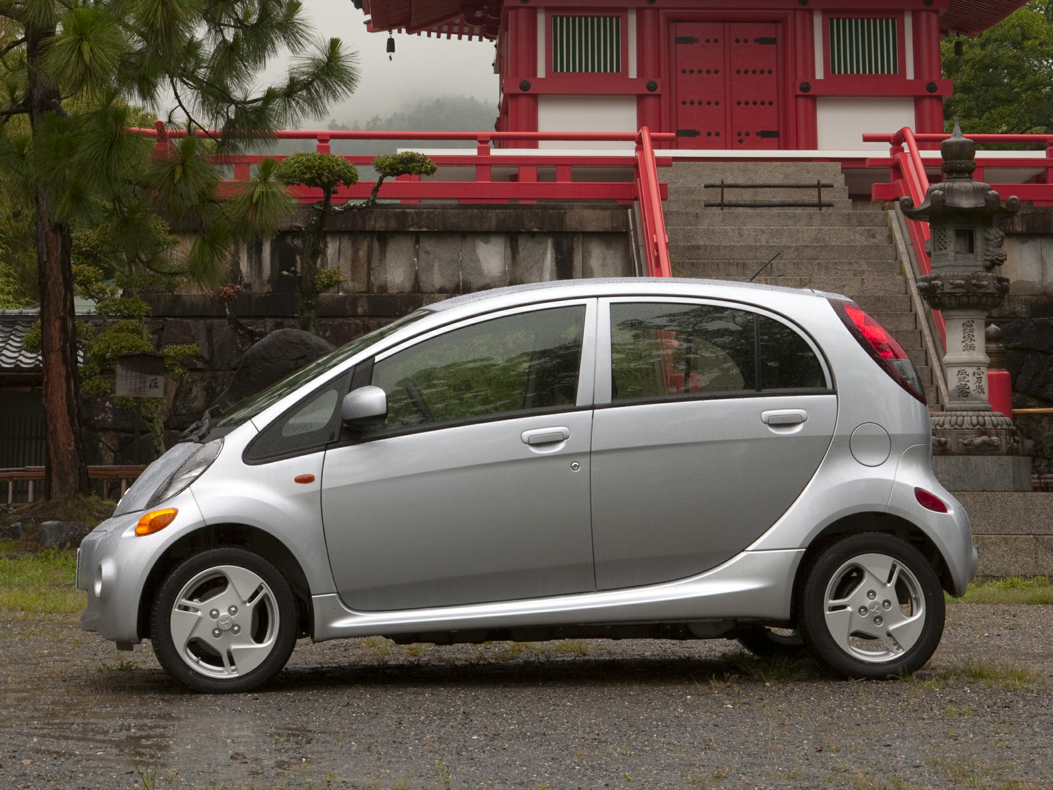 2016 Mitsubishi i-MiEV