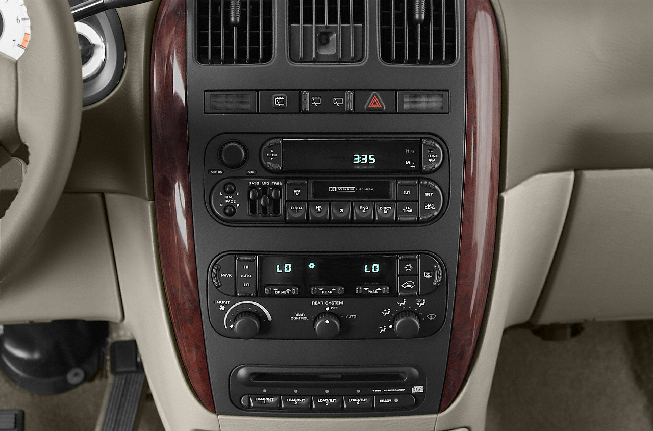 2003 Chrysler Town & Country