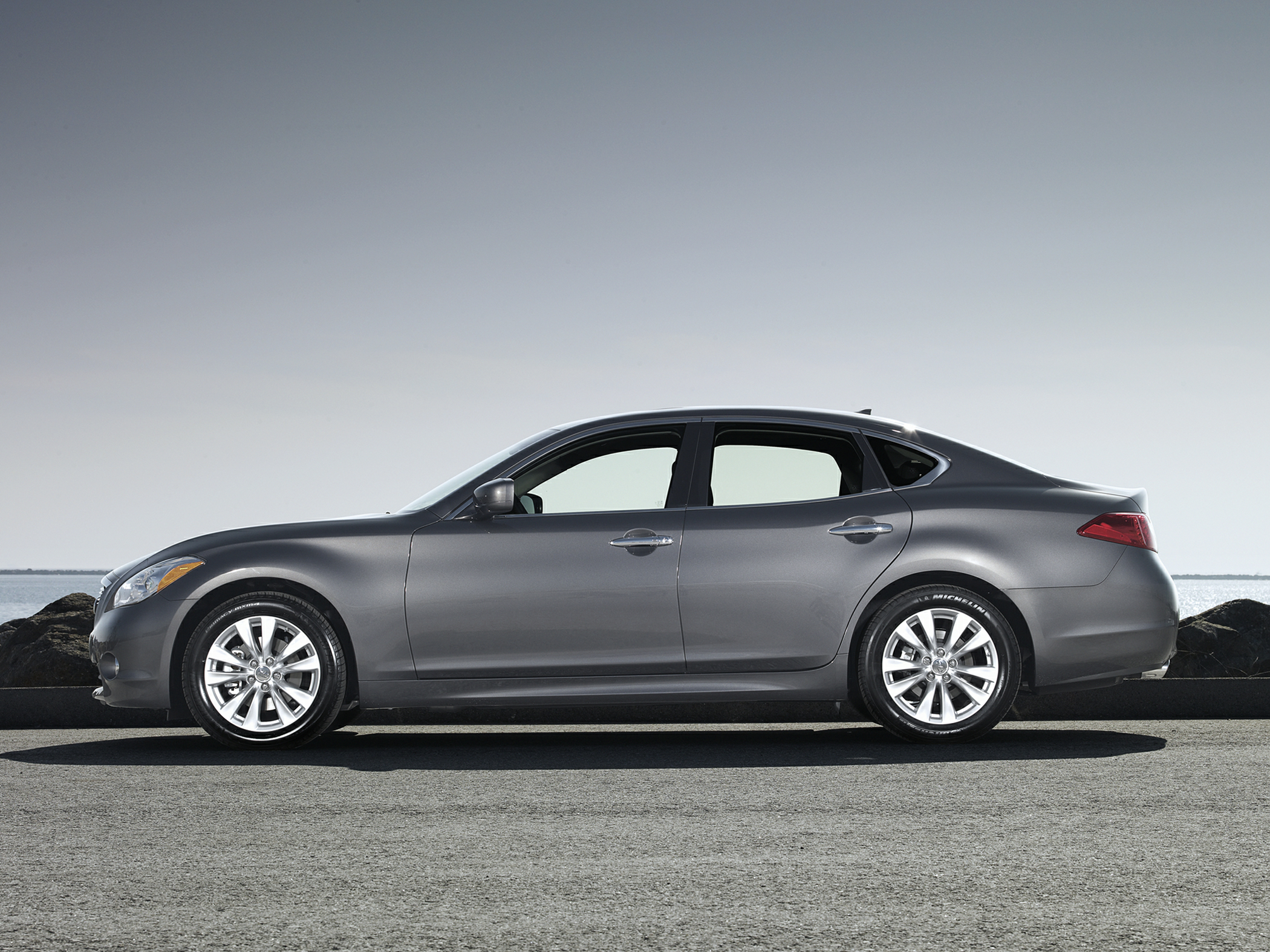 2013 INFINITI M56