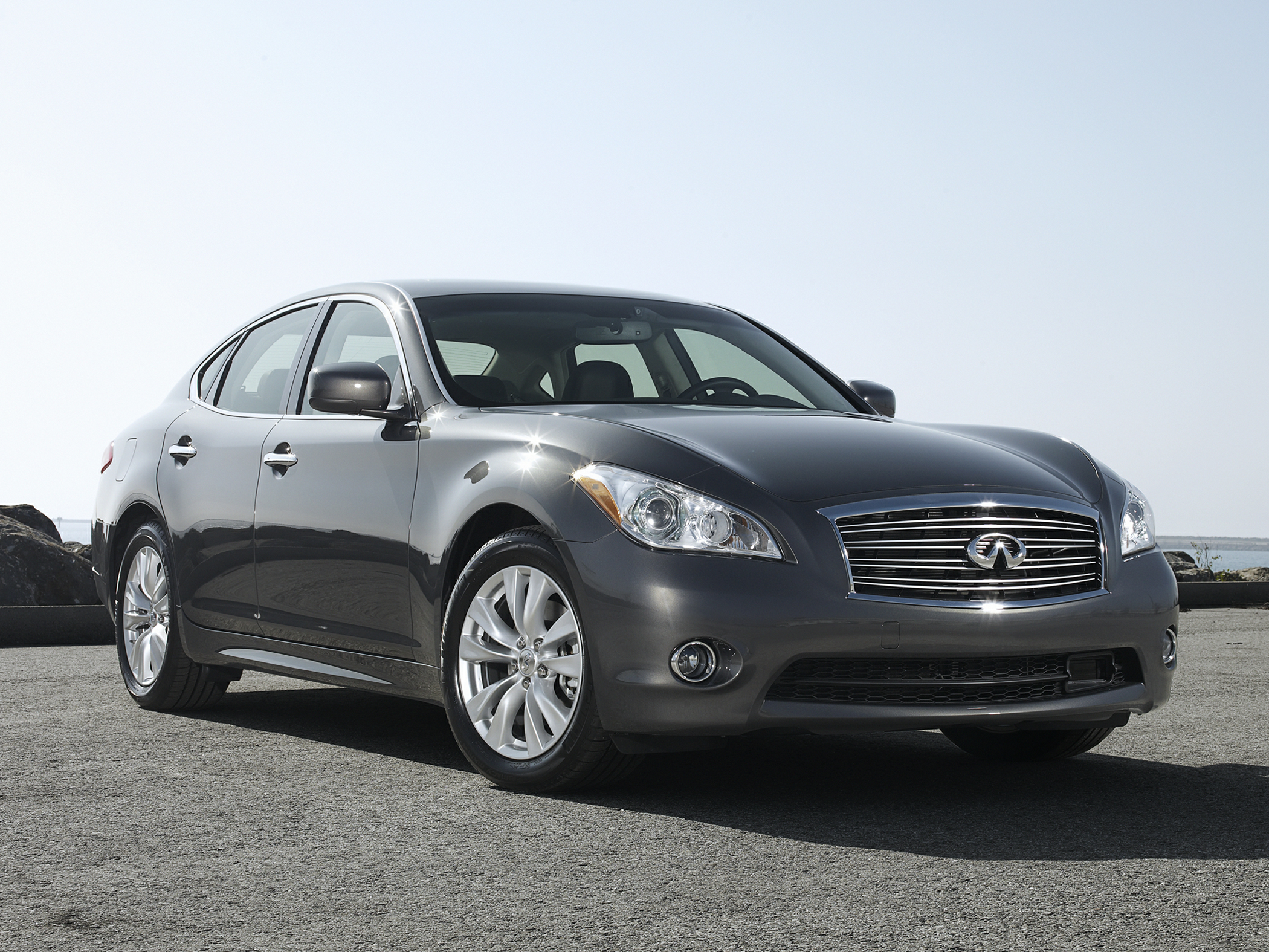 2013 INFINITI M56