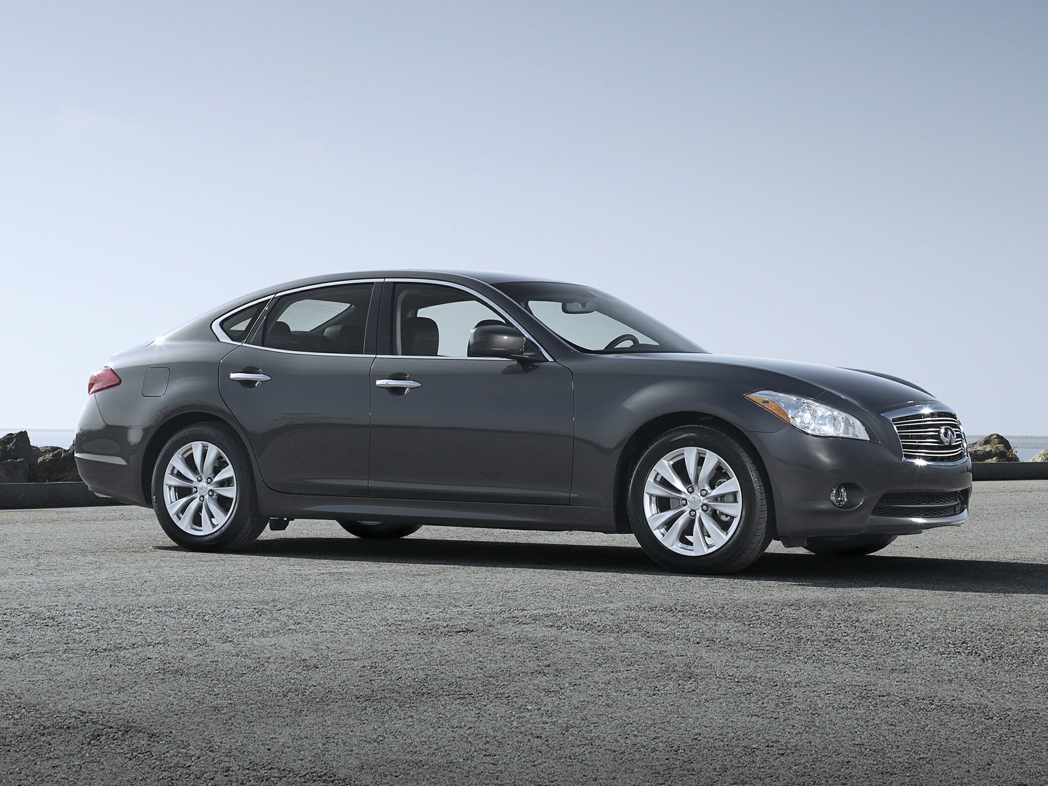 2013 INFINITI M56