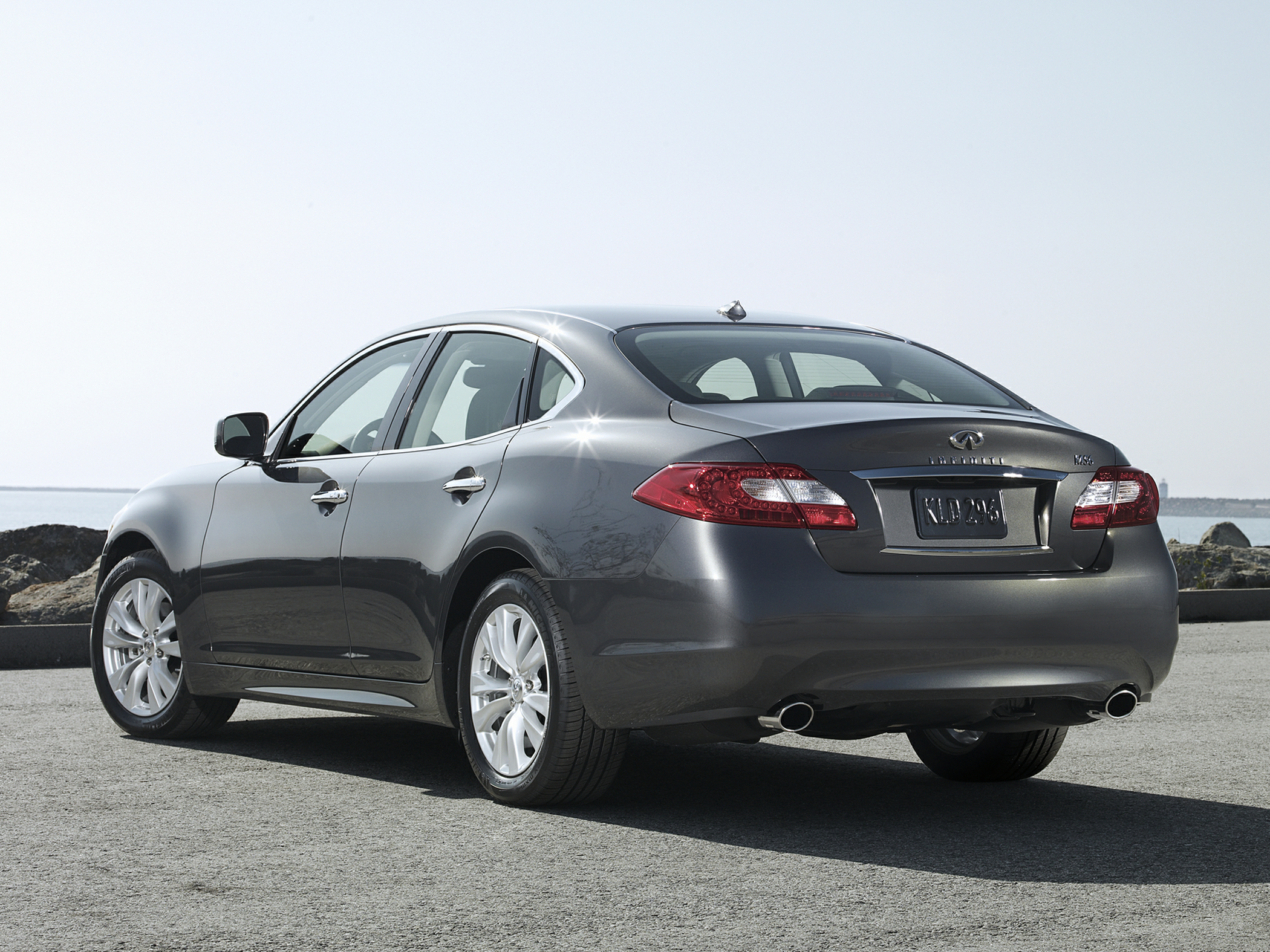 2013 INFINITI M56